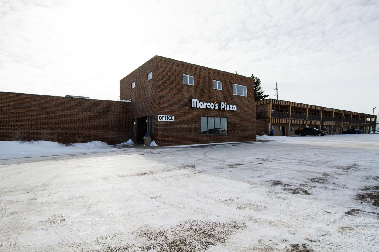 Devils Lake Great American Inn & Suites المظهر الخارجي الصورة